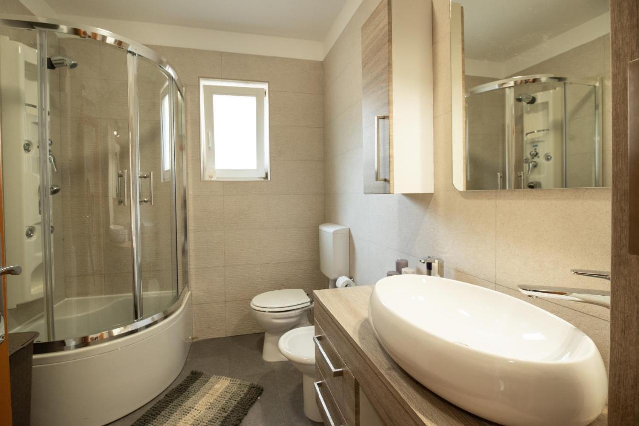 Seaview Apartment Lea Icici Luaran gambar